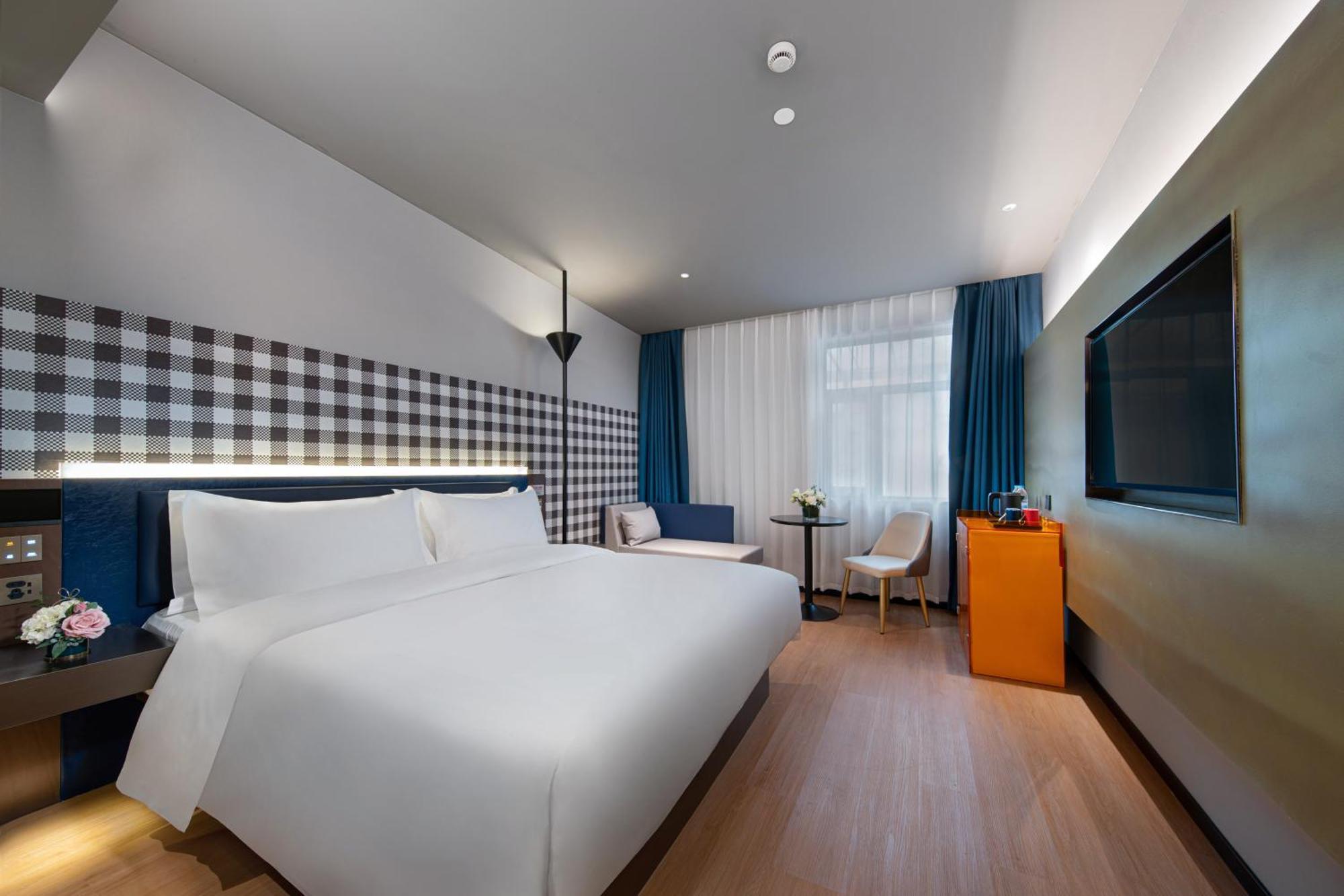 Jinglai Light Luxury - Daning International Business School Branch Hotel 3*