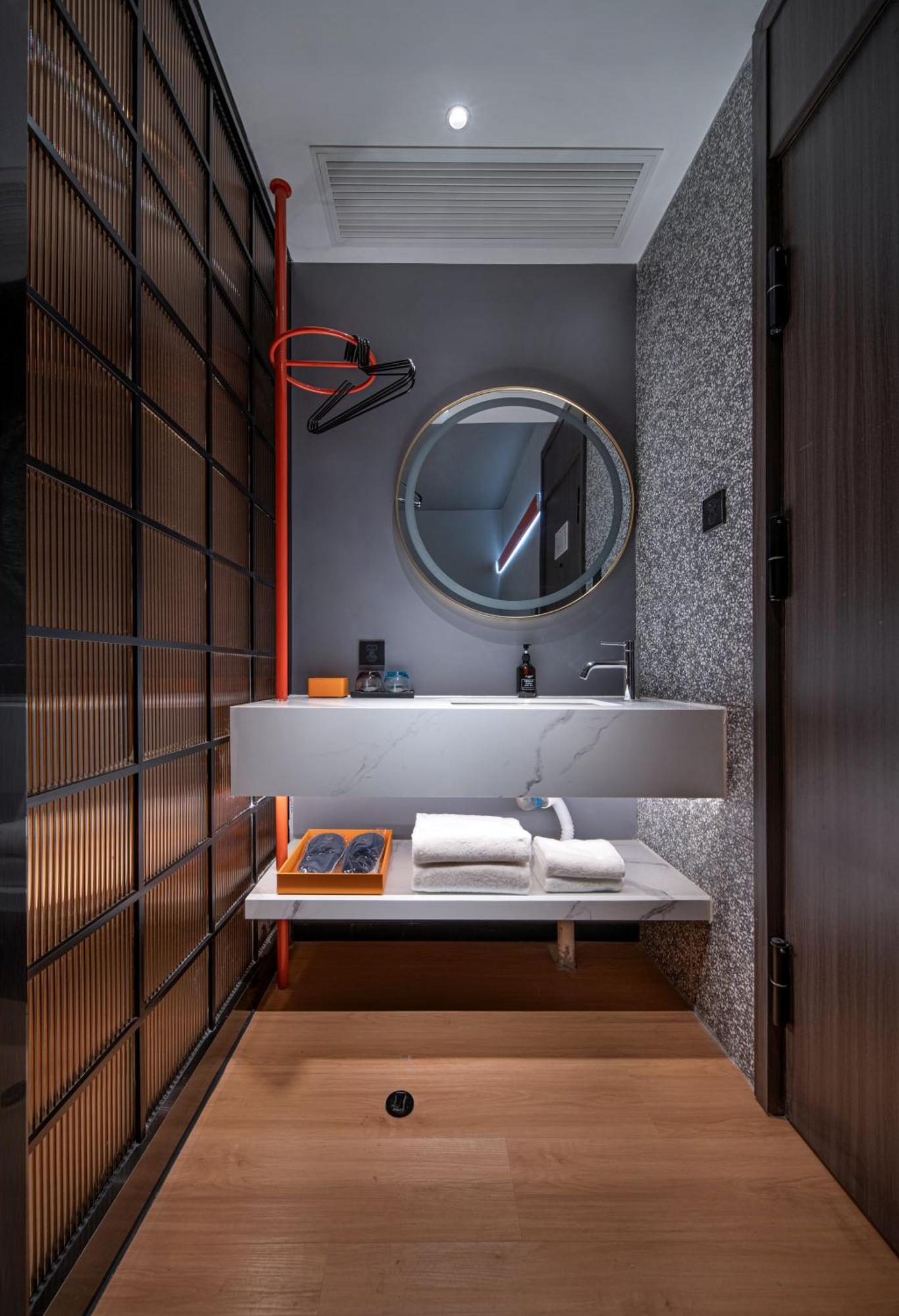 Jinglai Light Luxury - Daning International Business School Branch Hotel 3*